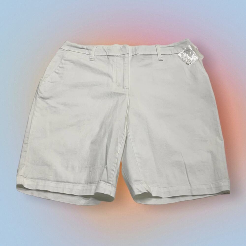 ST. JOHN’s BAY Women’s 6 White High Rise Cotton Shorts